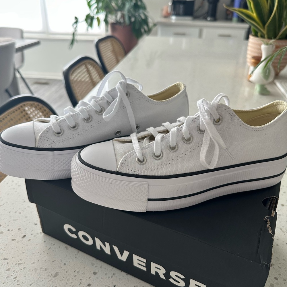 NWT Converse Women's White Platform Sneakers sized 7